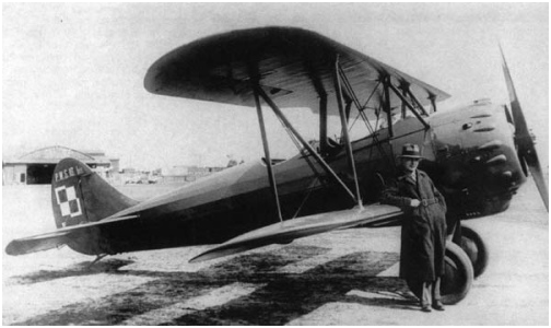 PWS-16 bis o skrzydło oparty jego twórca inż A. Bobek (Zdaniewski)